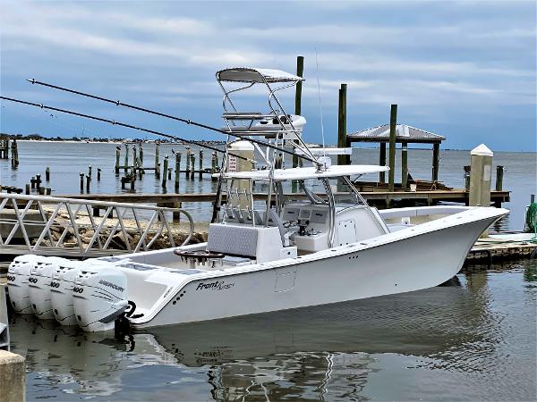 2020 Front Runner 39 Center Console