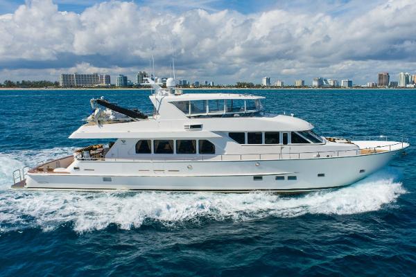2006 Paragon Cockpit Motoryacht