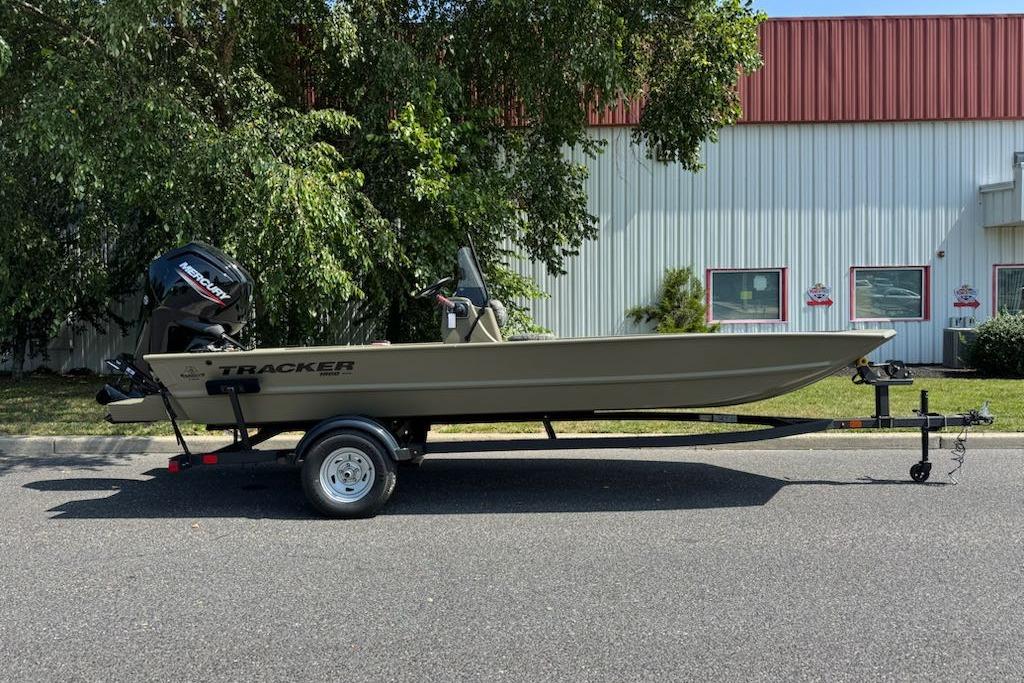 2026 Tracker Grizzly 1860 CC