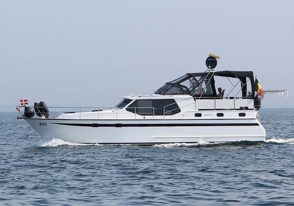 Motor Yacht 85ft Bateau Logement Entretien Minutieux A Vendre