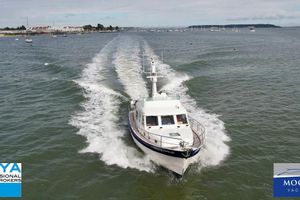 Hardy Commodore 42 Hardy Commodore 42 yacht cruising on open water, 2004 model.
