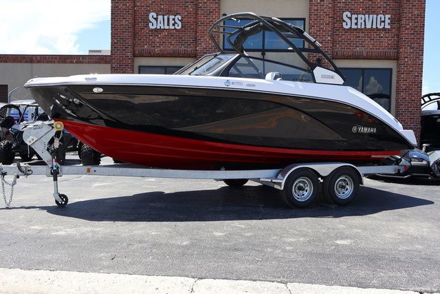 2025 Yamaha Boats 222SE-BLACK-GALVANIZED