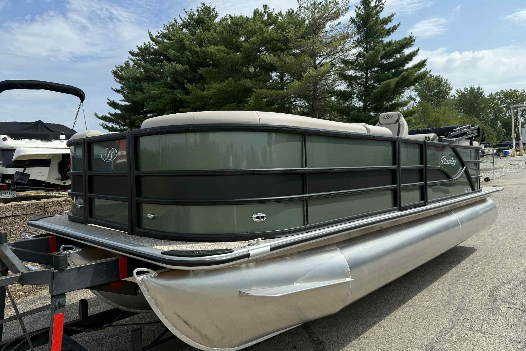 2026 Bentley Pontoons Legacy 223 Navigator 3/4Tube