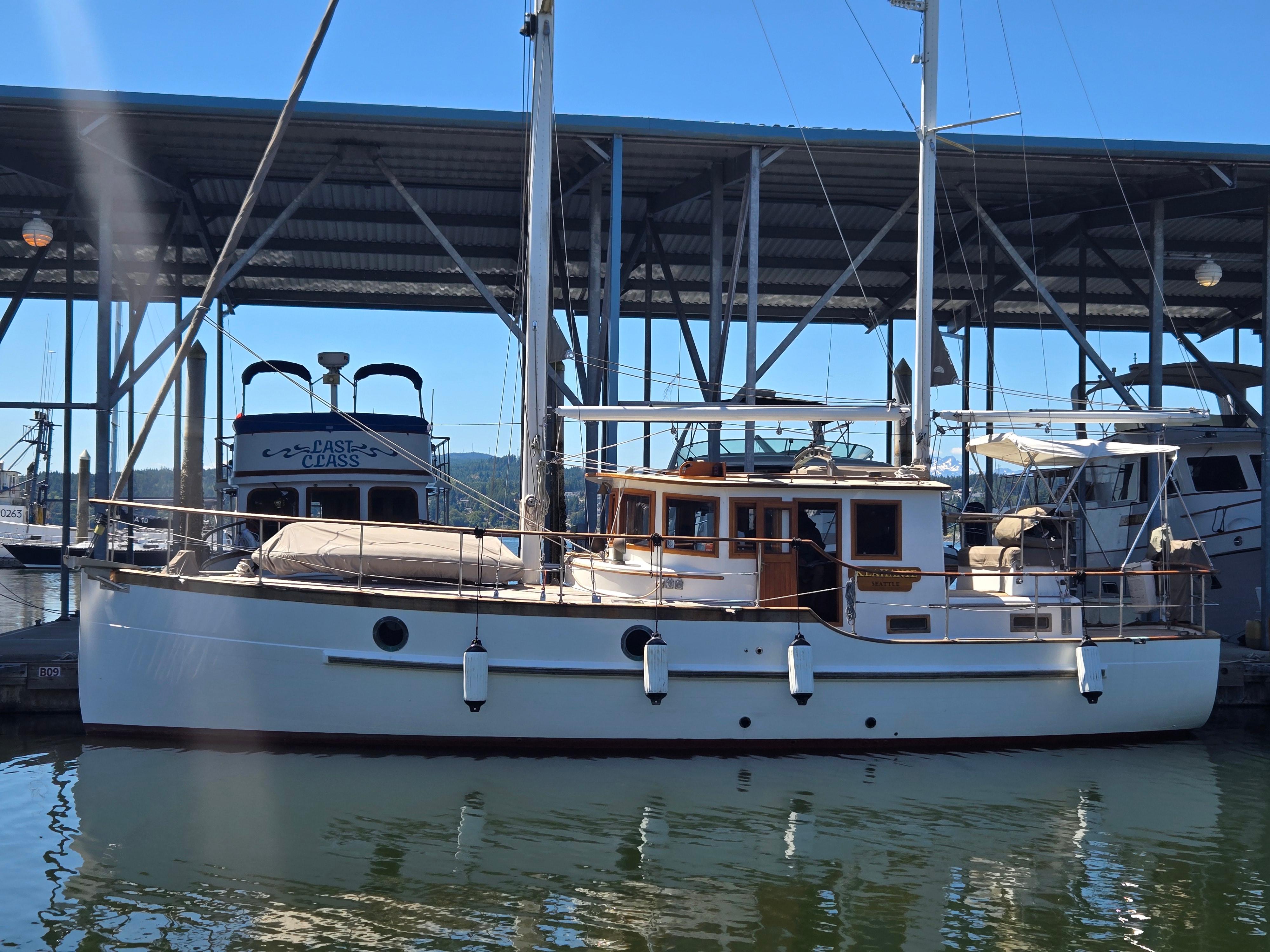 Liberty Gatsby 1988 Liberty Gatsby boat docked at marina under clear blue sky.