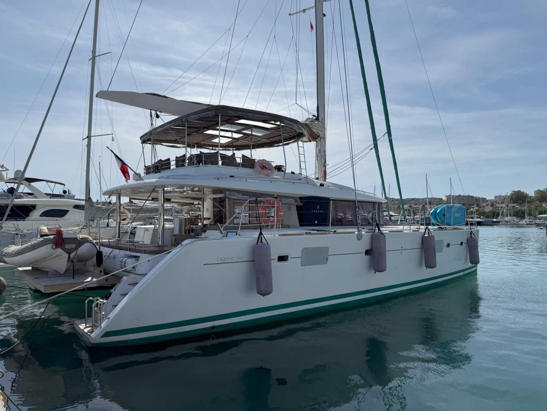2011 Lagoon 560
