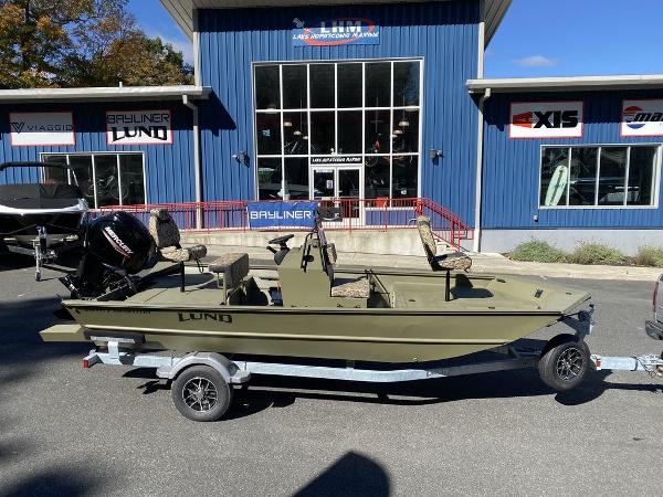 2025 Lund 1870 Predator Z1870C Center Console