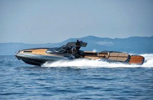 SACS Strider 18 Zetar Luxury SACS Strider 18 Zetar yacht cruising on open water, 2011 model.