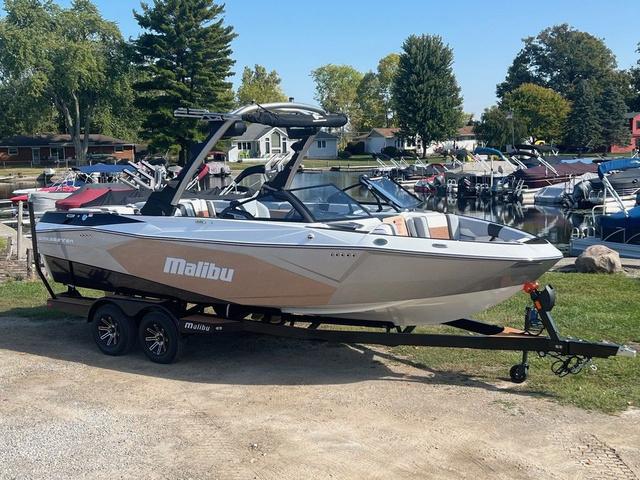 2025 Malibu 23 LSV