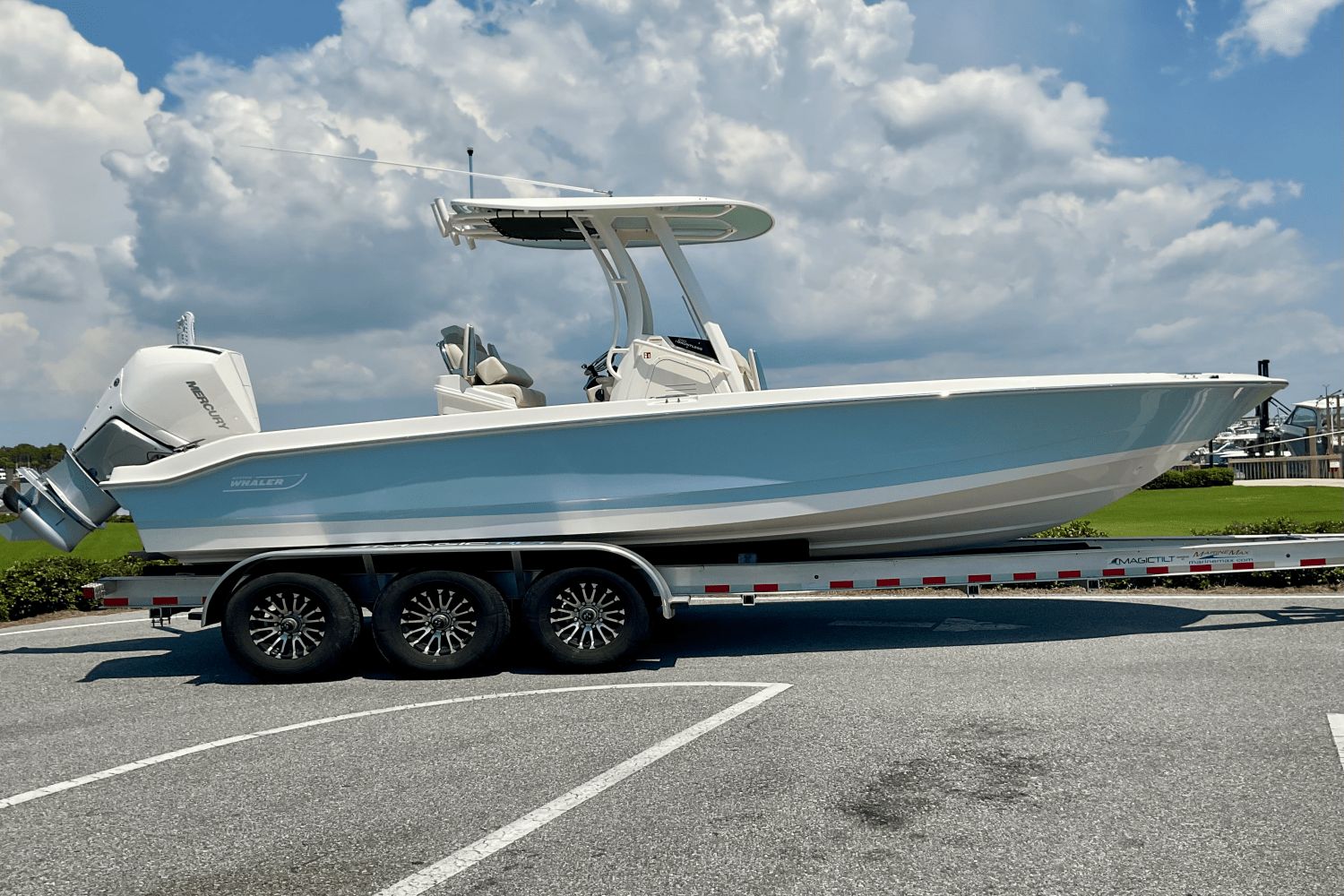 2026 Boston Whaler 250 Dauntless