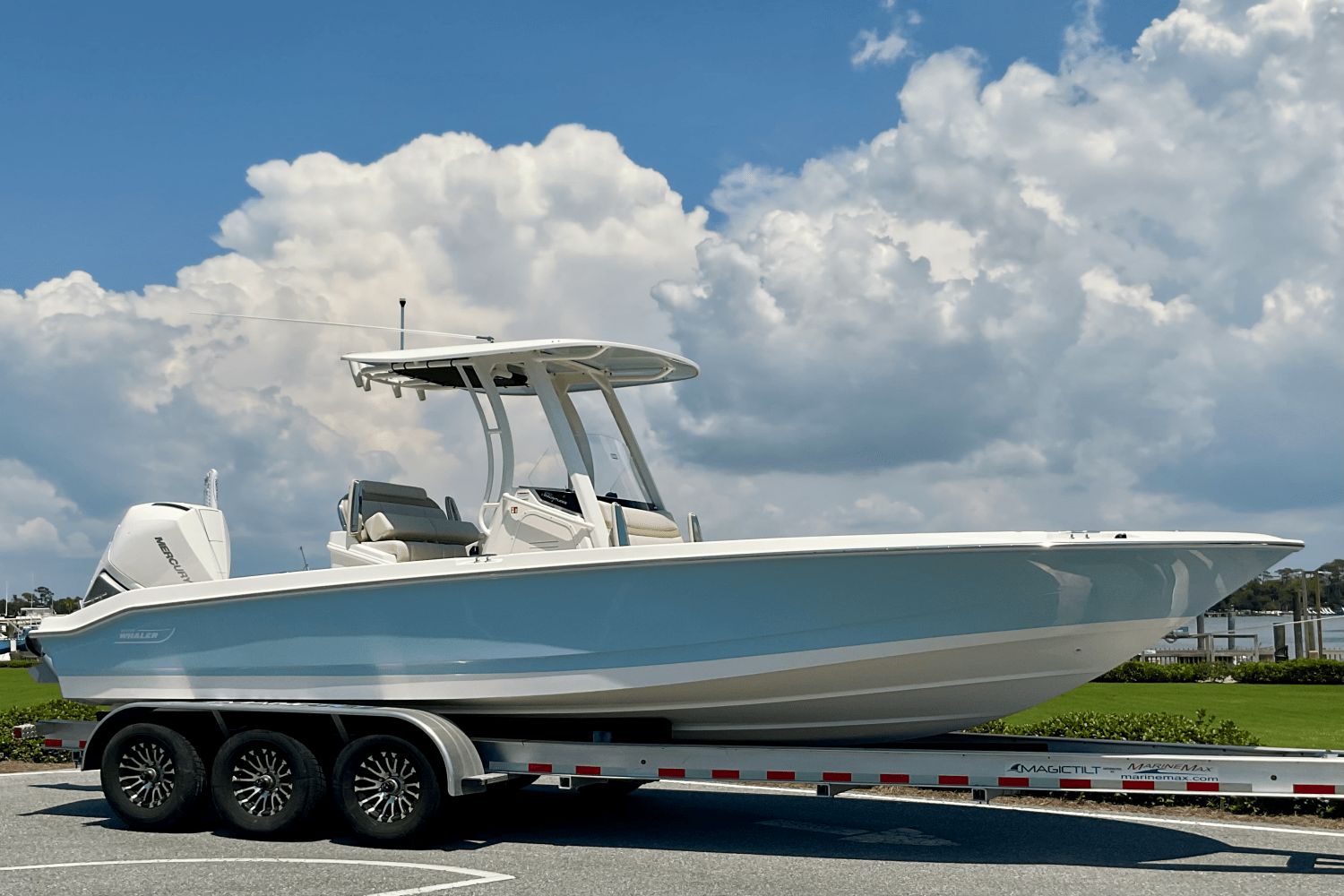 2026 Boston Whaler 250 Dauntless