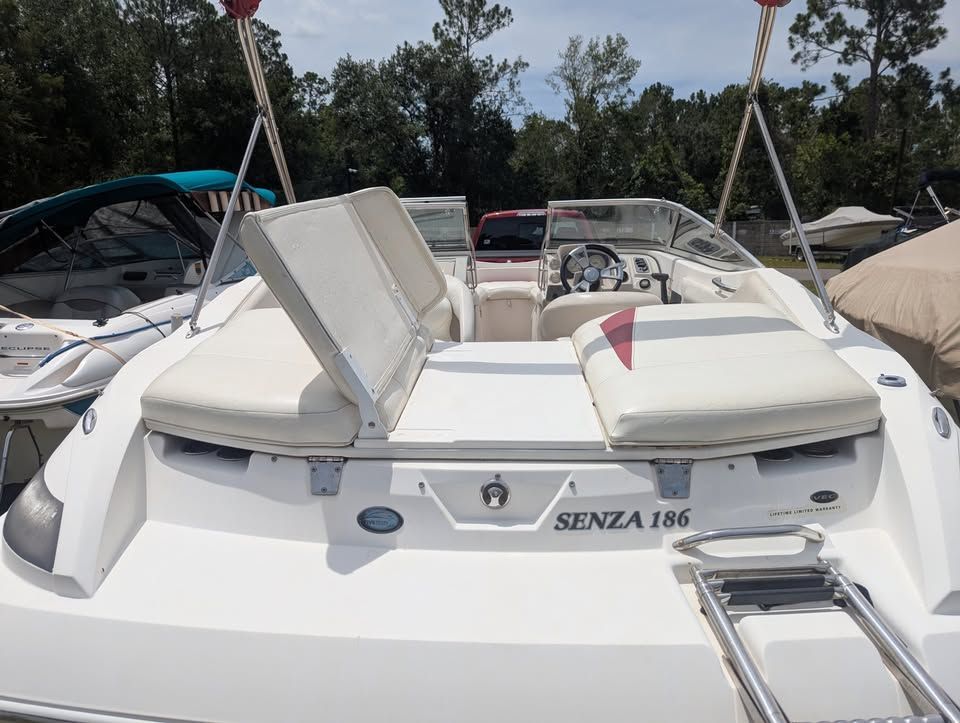 2009 Larson Senza 186