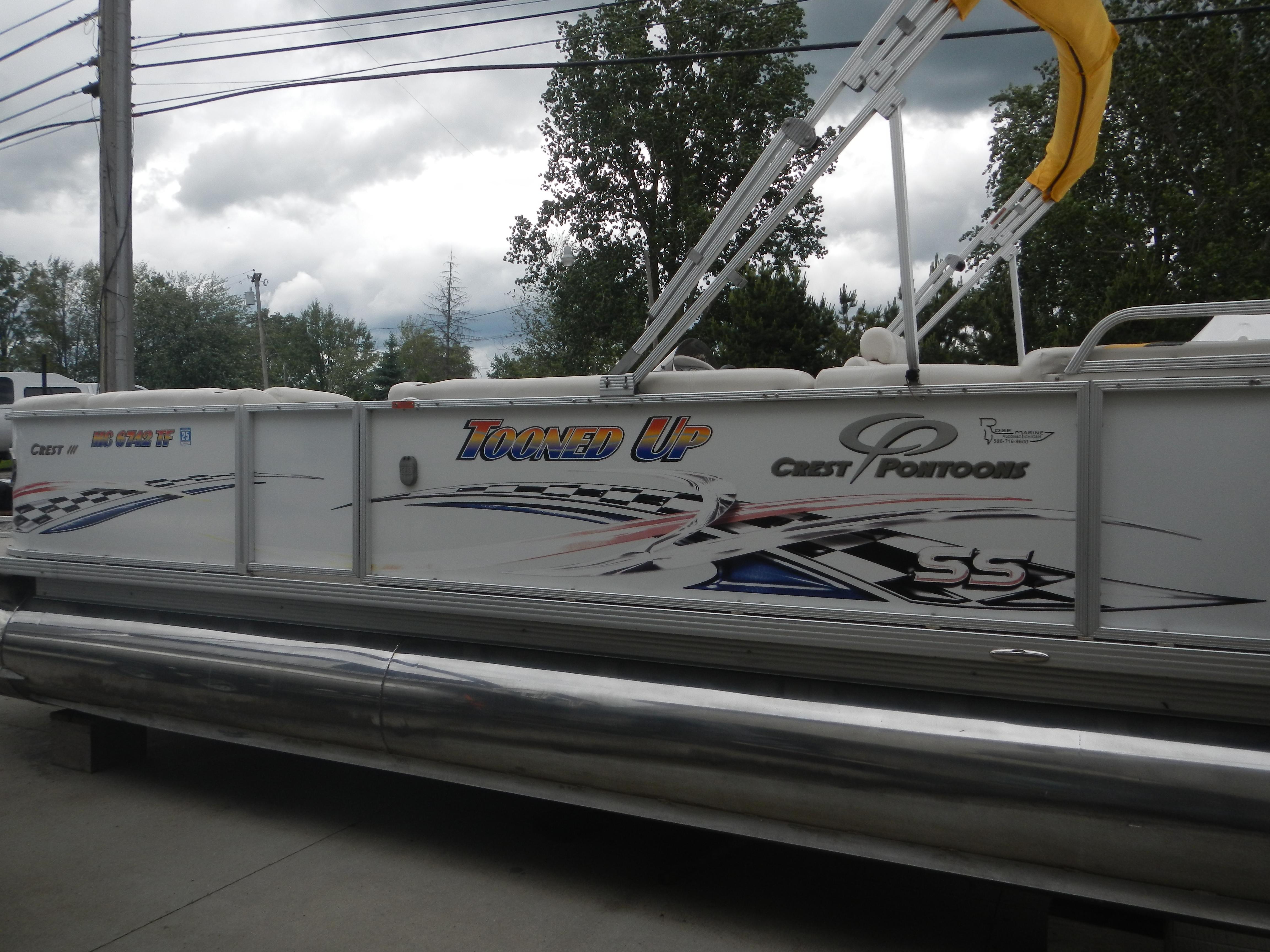 Crest Crest III 2010 Crest III pontoon boat with "Tooned Up" graphics and Crest Pontoons branding.