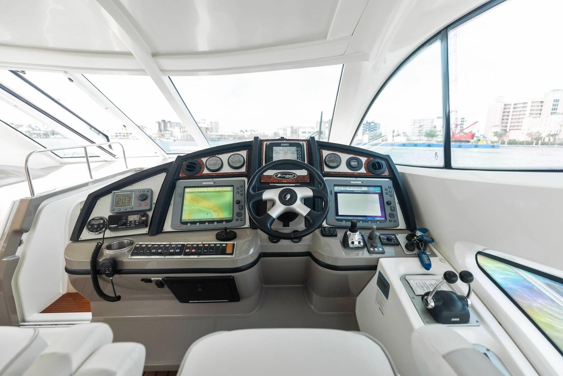 2010 Cruisers Yachts 520 Sports Coupe