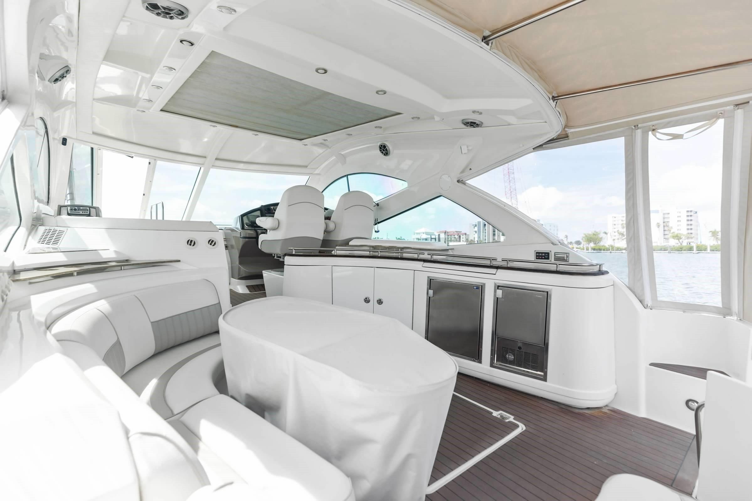 2010 Cruisers Yachts 520 Sports Coupe