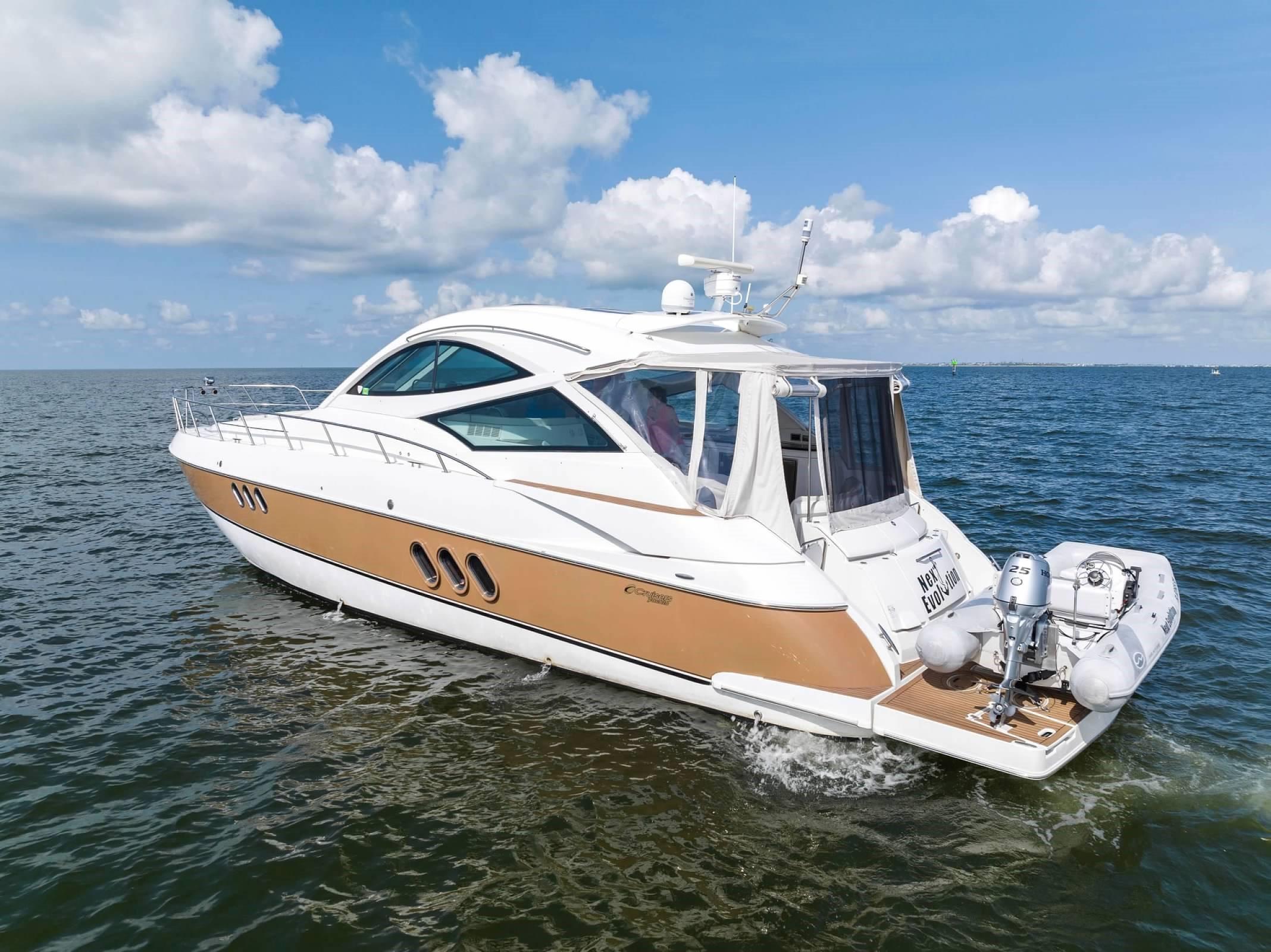 2010 Cruisers Yachts 520 Sports Coupe