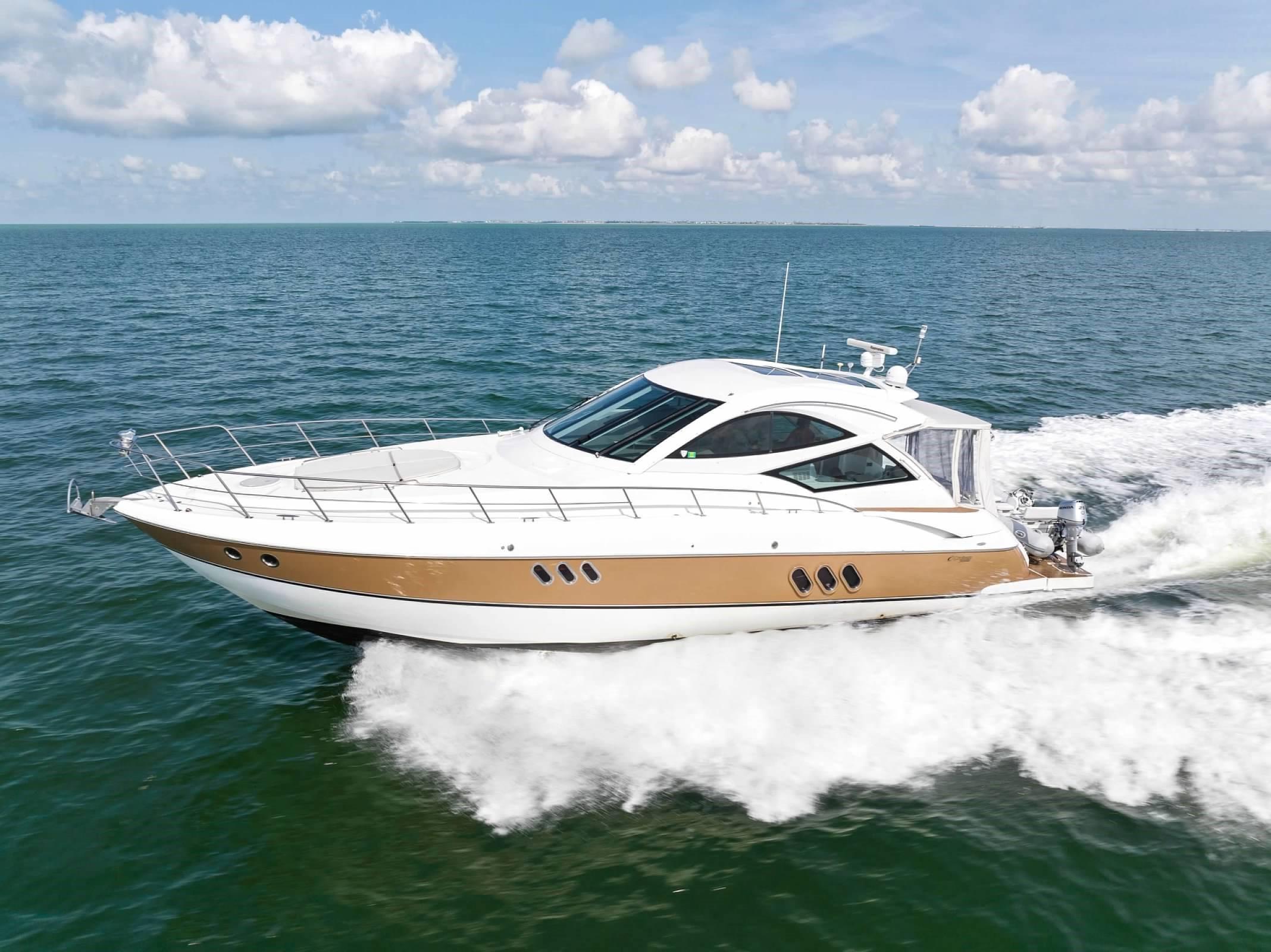 2010 Cruisers Yachts 520 Sports Coupe