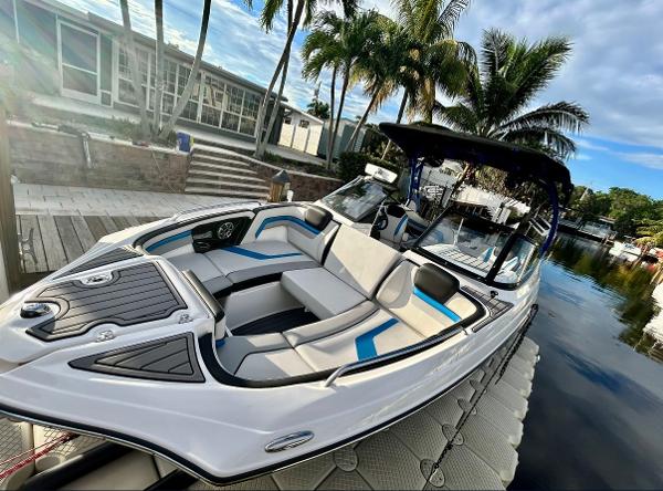 Yamaha Boats 242X E-Series 2018 Yamaha Boats 242X E-Series docked, featuring sleek design and spacious seating.