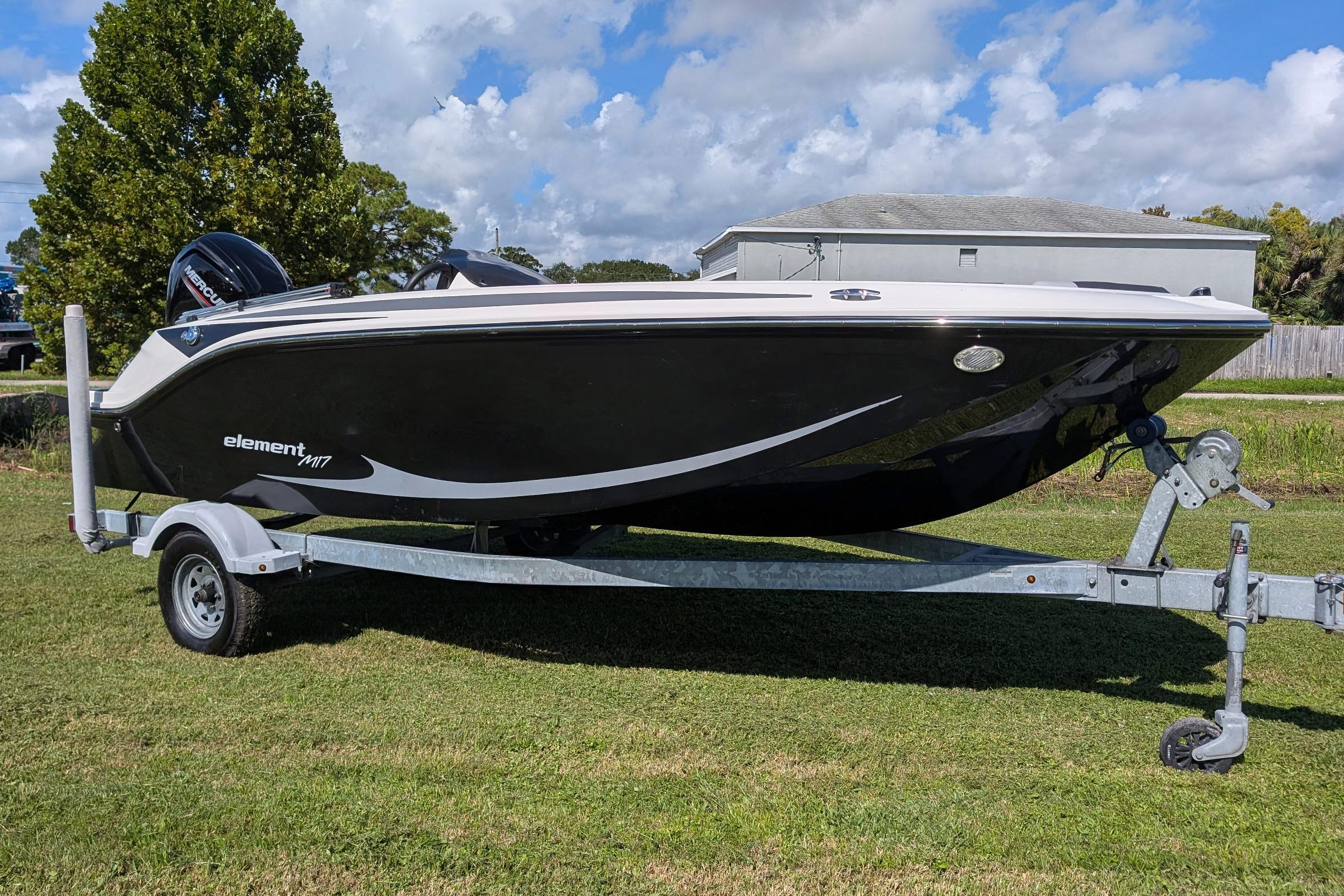 2022 Bayliner Element M17