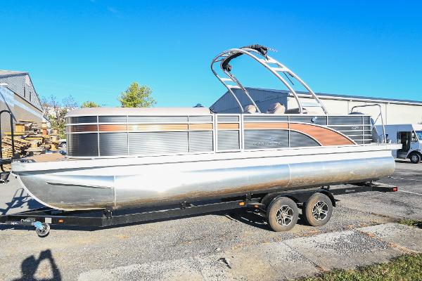 2017 Bennington 23 GCW
