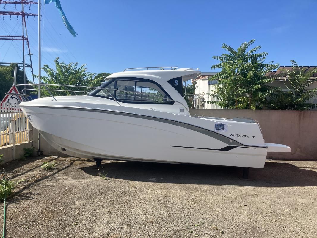 2024 Beneteau Antares 7 OB