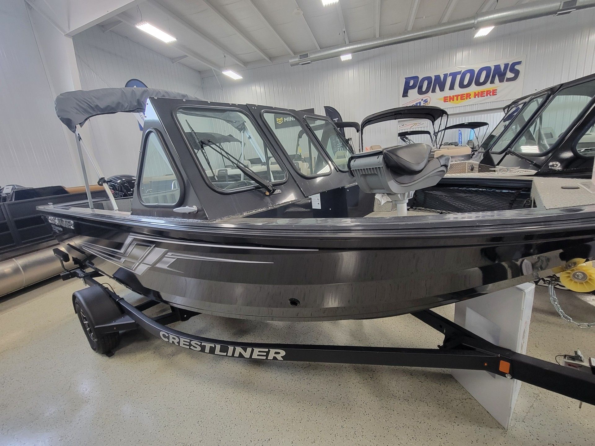 2025 Crestliner 1850 Commander