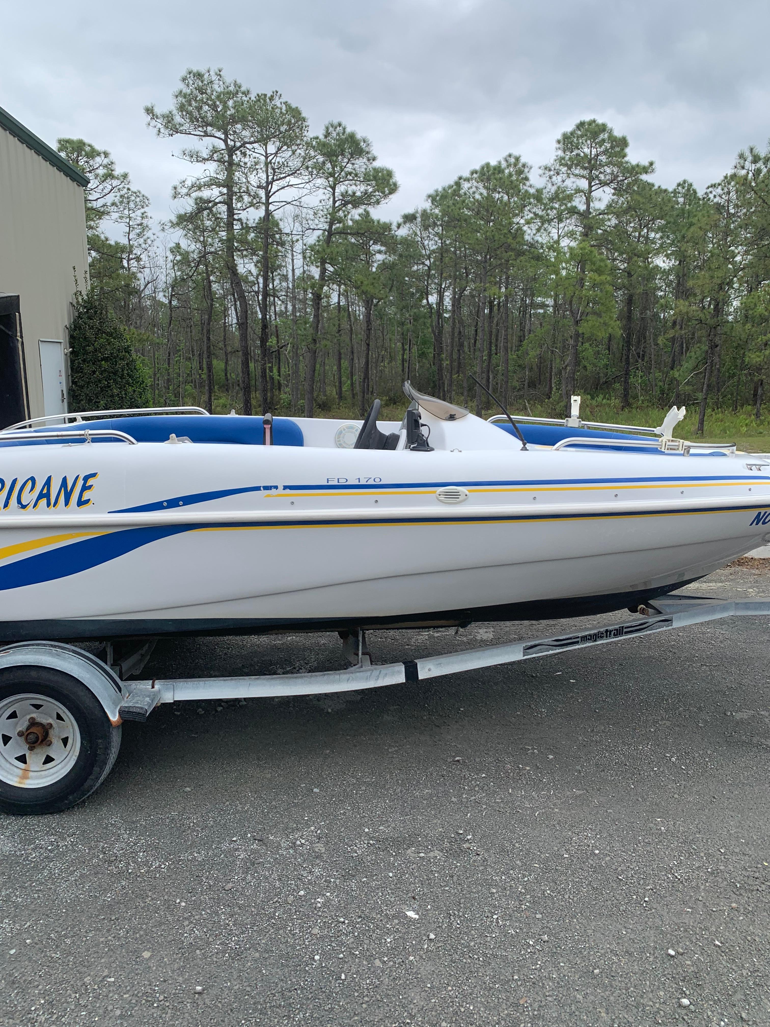 2000 Godfrey / Hurricane Fundeck 170 O/B