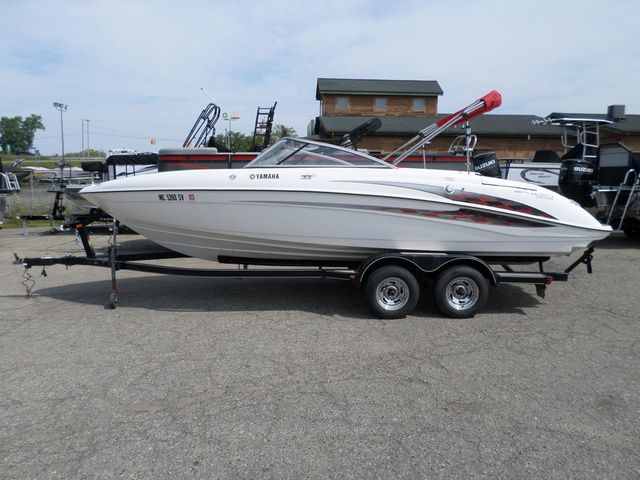 2005 Yamaha Boats SR230