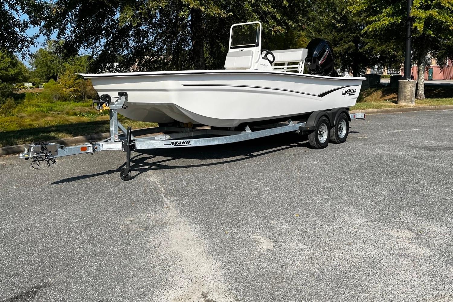 Mako Pro Skiff 19 CC 2023 Mako Pro Skiff 19 CC boat on trailer, parked outdoors.