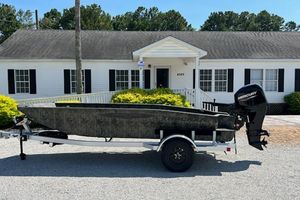 Tracker Grizzly 1650 T Prairie Wings Edition 2026 Tracker Grizzly 1650 T Prairie Wings Edition boat on trailer, parked in front of a house.