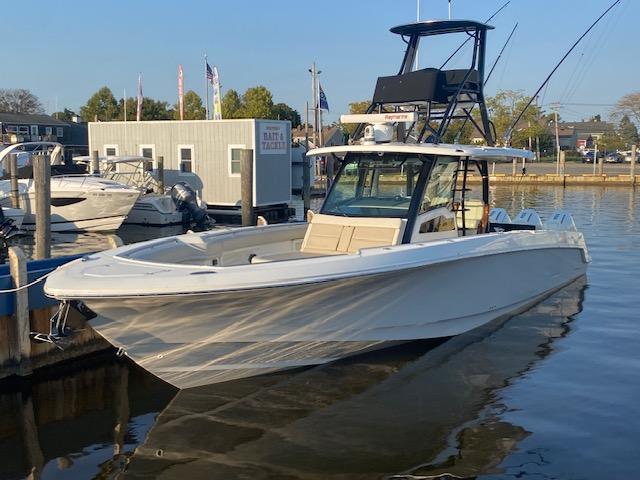 2022 Boston Whaler 380 Outrage