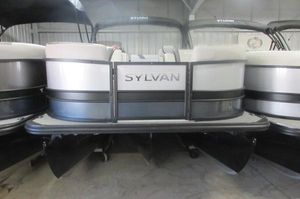 Sylvan L3 DLZ 2025 Sylvan L3 DLZ pontoon boat in showroom, rear view.