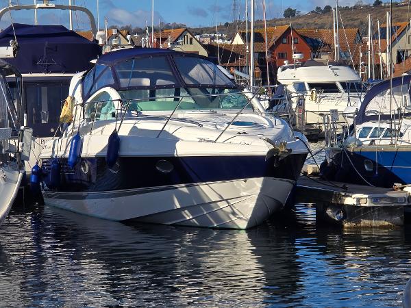 Fairline Targa 34 2002 Fairline Targa 34 yacht docked in a marina, surrounded by other boats.