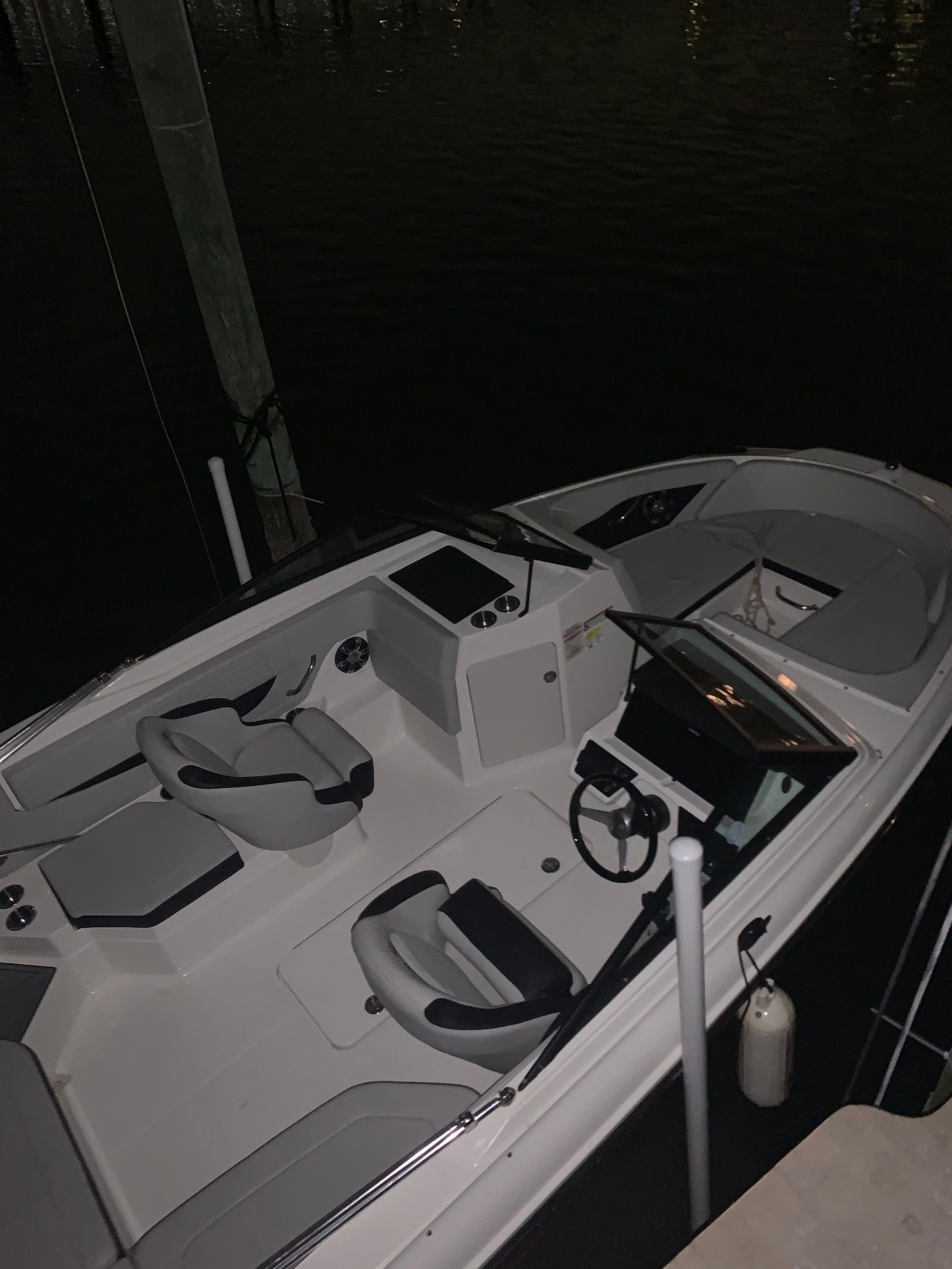 2021 Sea Ray SPX 210 Outboard