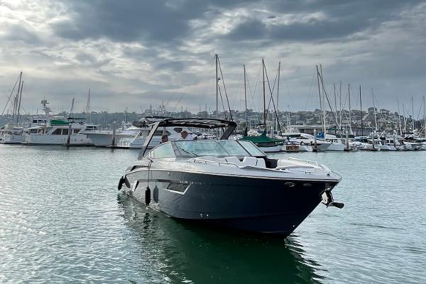 Cruisers Yachts 338 South Beach Edition Bow Rider