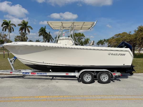 2022 Sailfish 242 CC