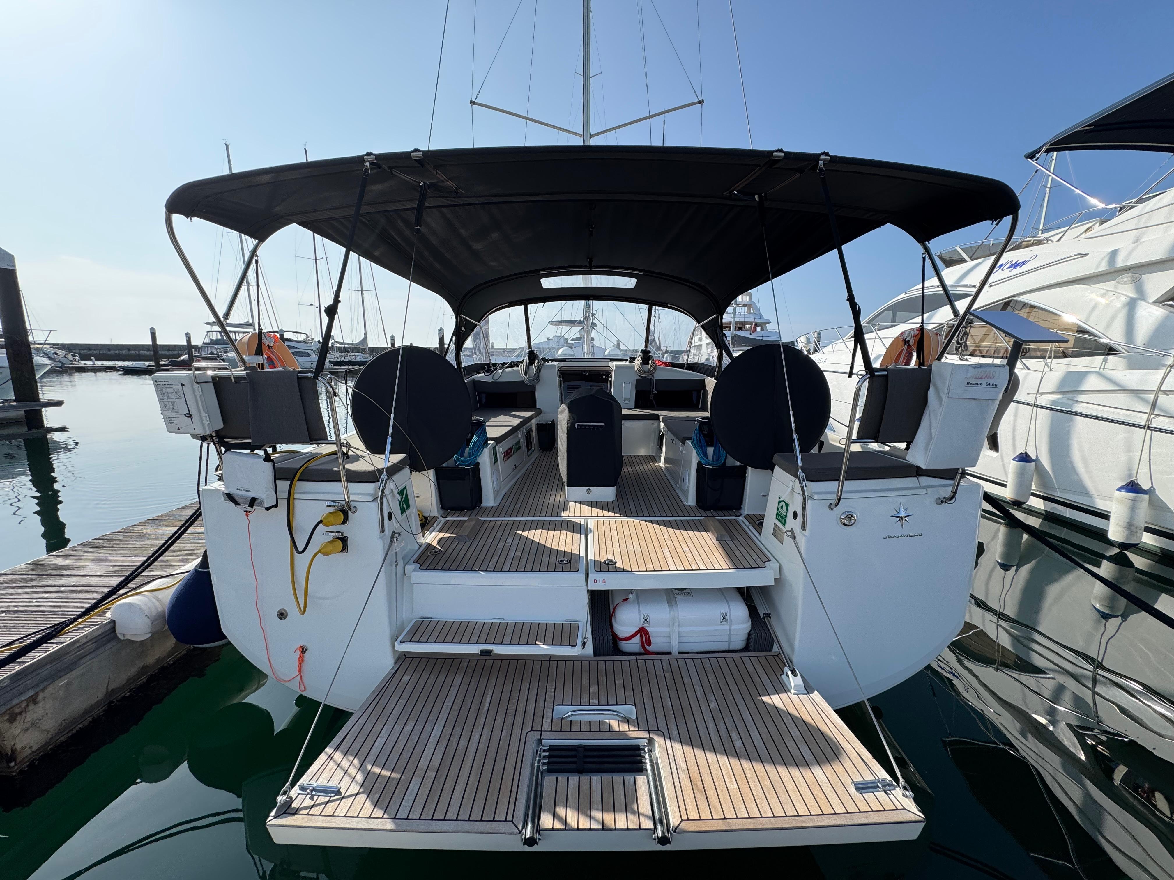 2022 Jeanneau Sun Odyssey 490