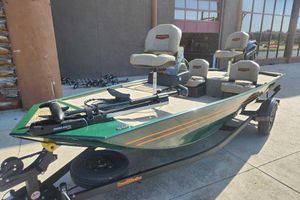 Tracker Bass Tracker Classic Limited 2026 Tracker Bass Tracker Classic Limited boat with Minn Kota trolling motor.