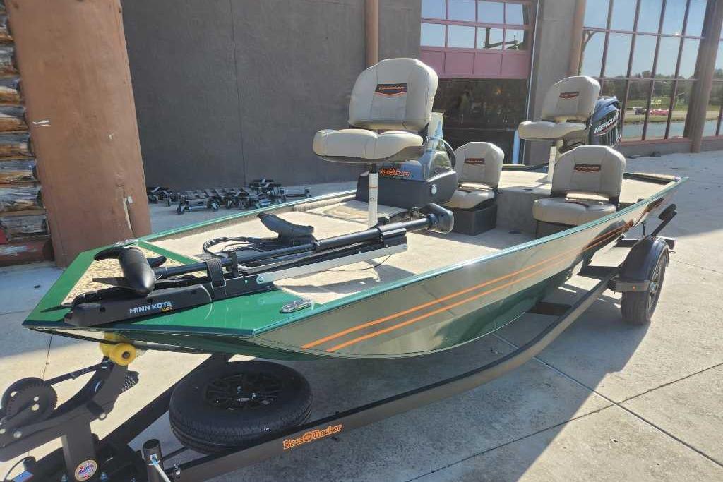 Tracker Bass Tracker Classic Limited 2026 Tracker Bass Tracker Classic Limited boat with Minn Kota trolling motor.
