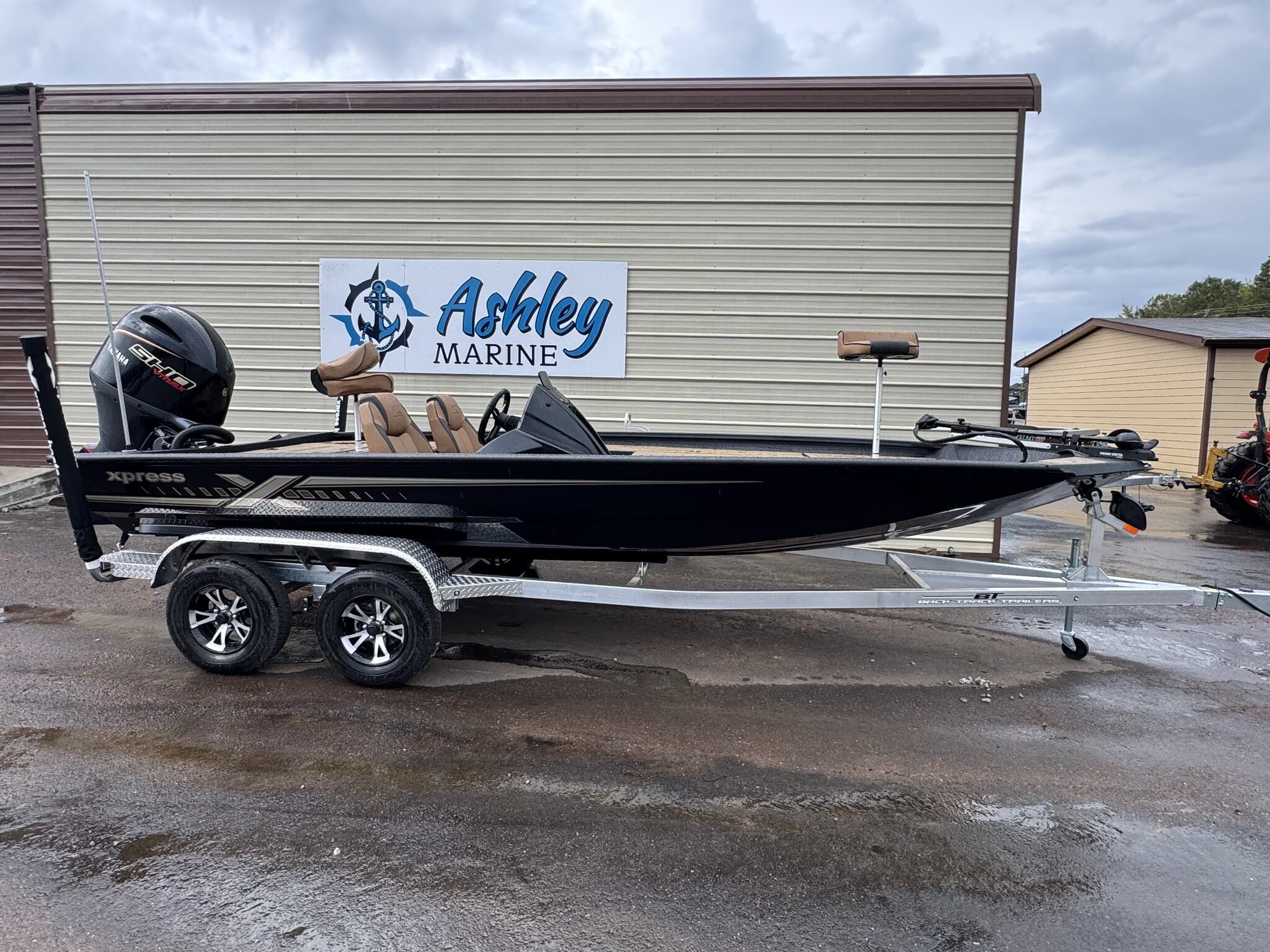 Xpress Hyper-Lift Bass Series H20 2026 Xpress Hyper-Lift Bass Series H20 boat on trailer at Ashley Marine.