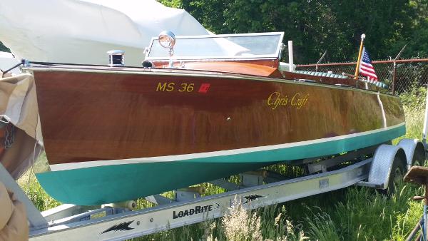 Chris-Craft Classic 3 Runabout 2015 engine