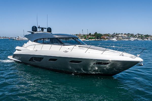 2022 Riviera 6000 Sport Yacht