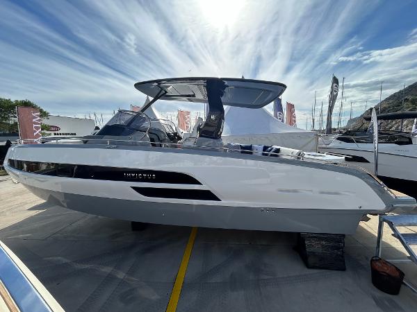nabe190 AKIAVEL / INVICTUS＋3枚 Invictus 280 GT – MennYacht – Your Yachting Partner