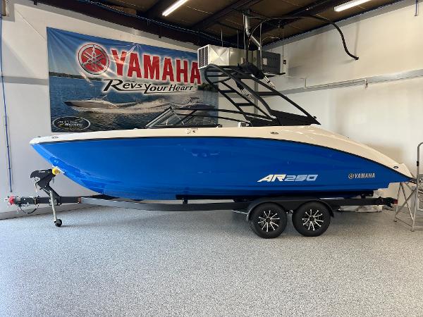 Yamaha Boats AR250 2025 Yamaha AR250 boat in showroom, blue hull, on trailer.