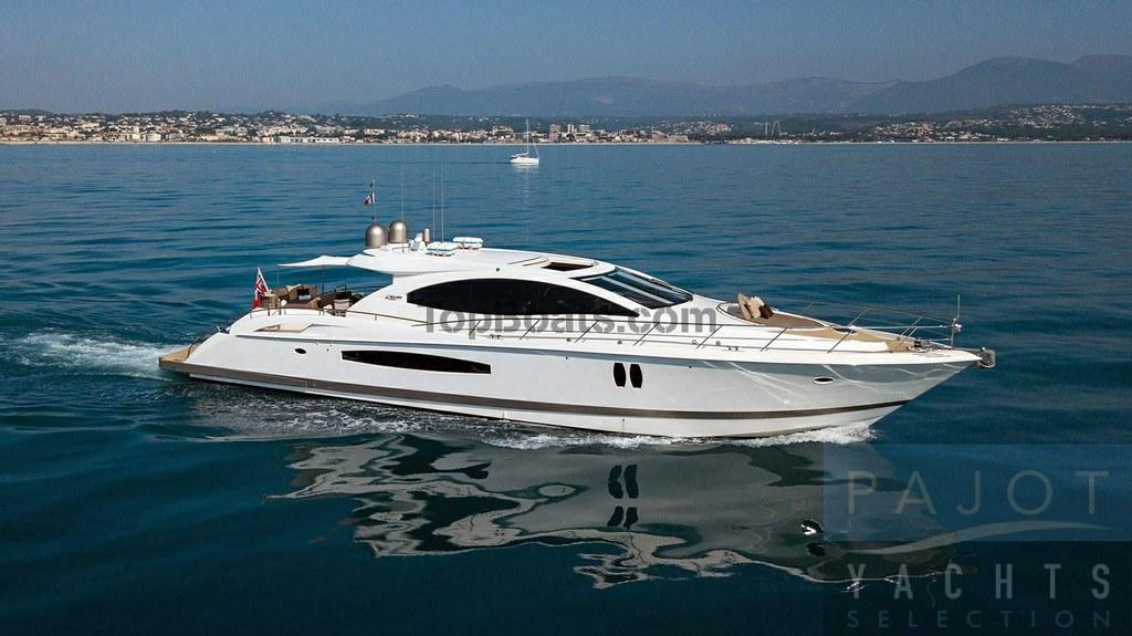 Lazzara Yachts 76'