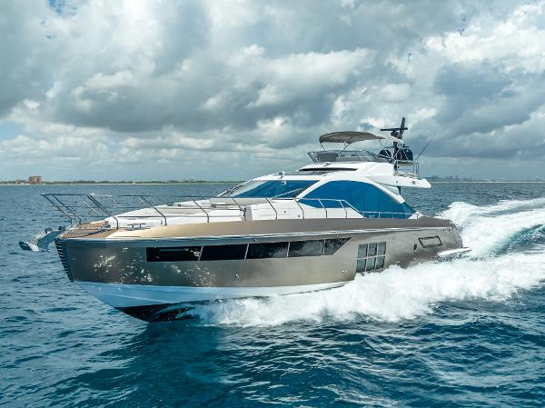 Azimut S7 Azimut S7 2018 yacht cruising on open water under cloudy skies.