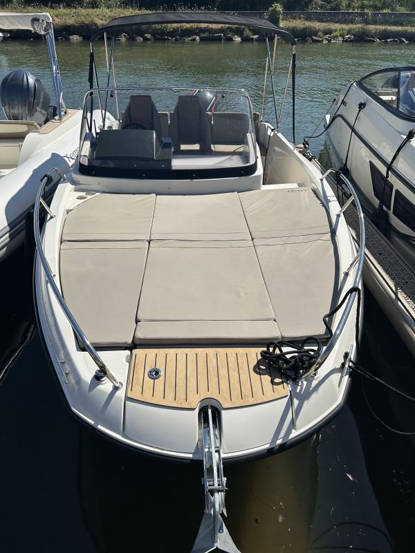 2024 Quicksilver Activ 675 Sundeck