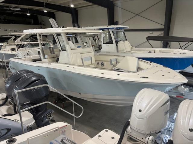 2025 Robalo R300