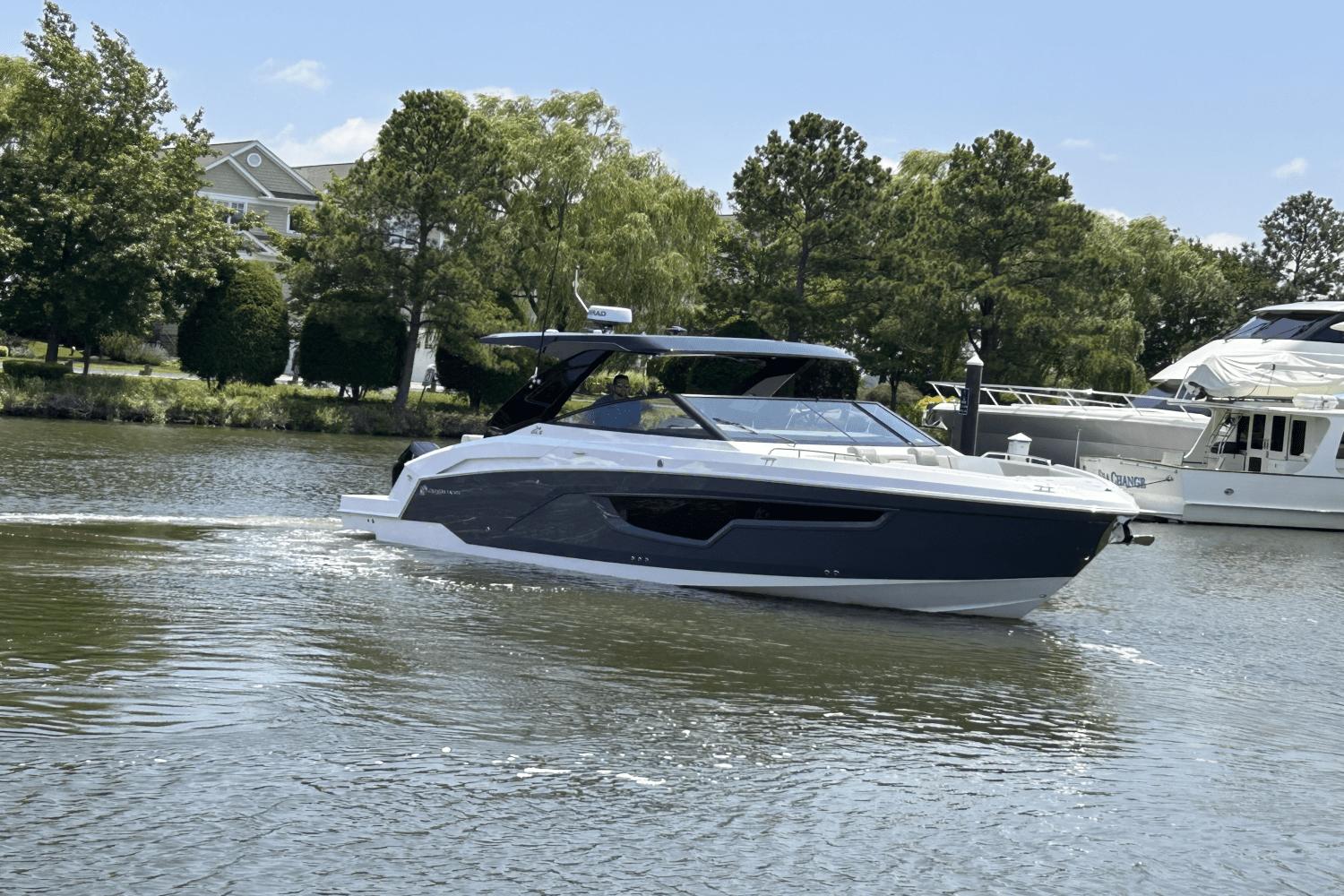 2026 Cruisers Yachts 34 GLS Outboard