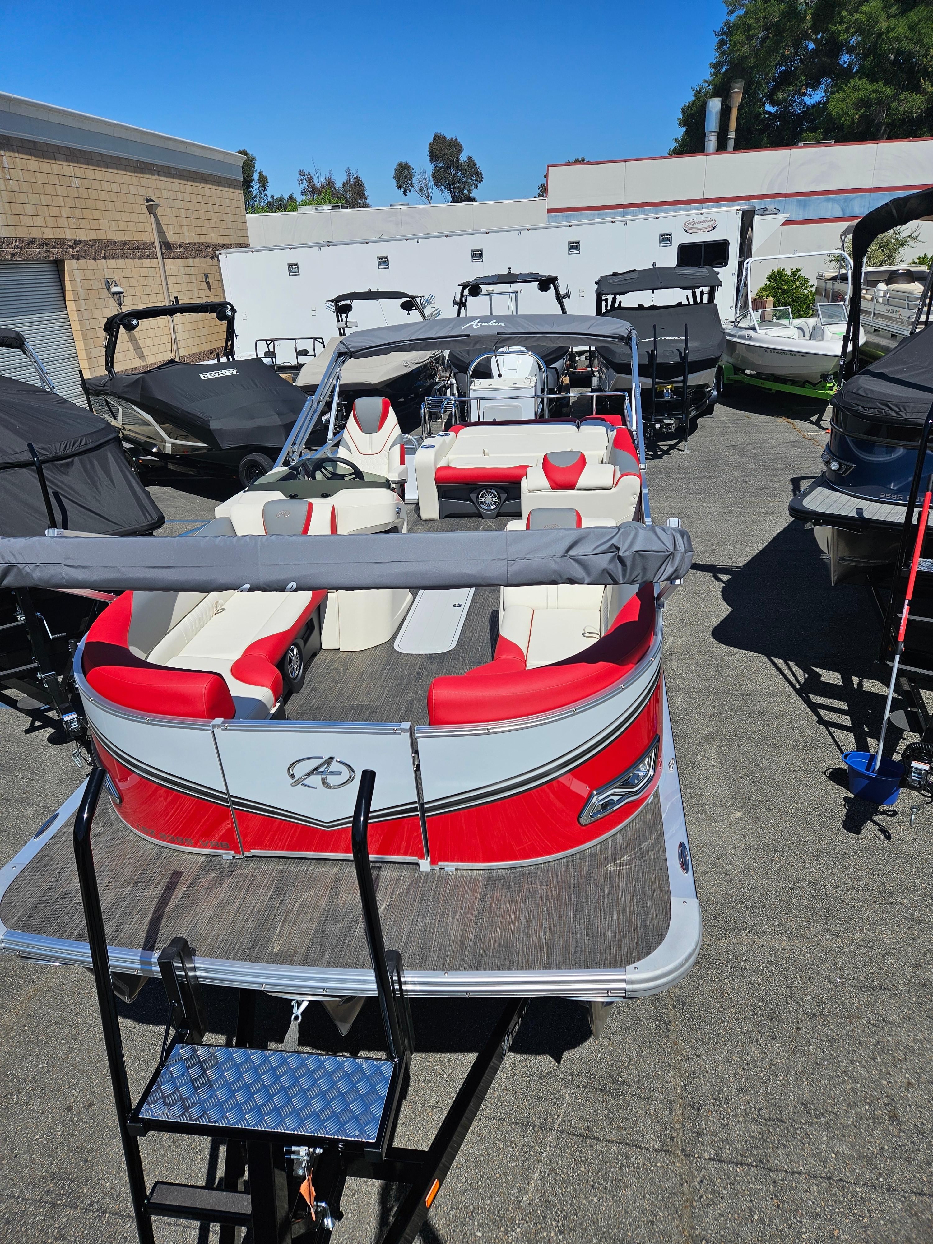 2025 Avalon LSZ Rear Lounger 25FT