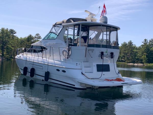 2001 Cruisers Yachts 4450 Express Motoryacht